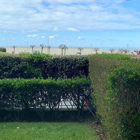 Les Planches Deauville Plage Casino * 투르제빌
